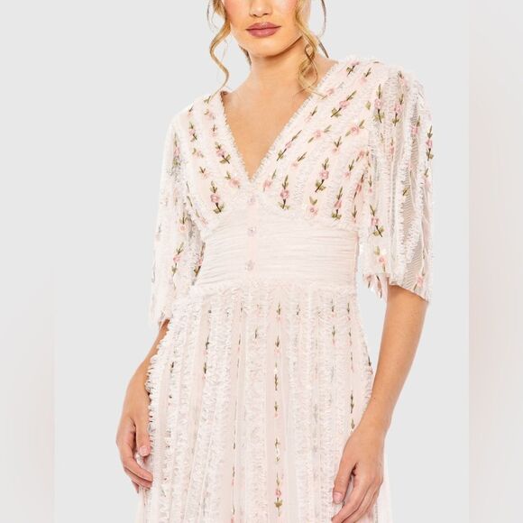 Anthropologie Mac Duggal Short-Sleeve Floral Ruffled
V-Neck Gown / size 12 - Picture 4 of 13